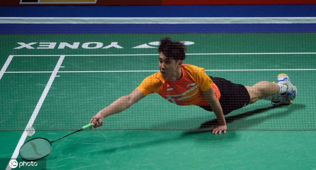 两人不相上 两人不相上