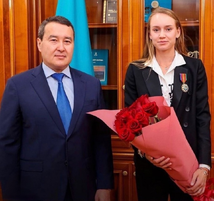 绝不受到威 绝不受到威