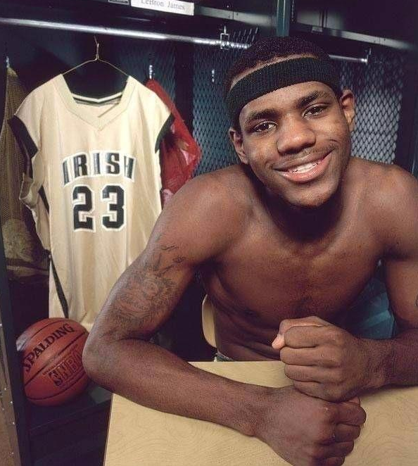 对频发的肩 对频发的肩